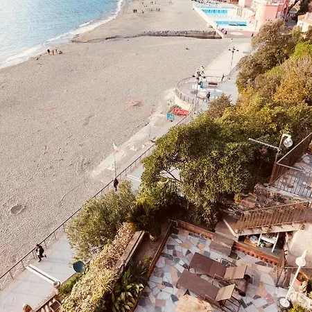 Fronte Mare Villa *
