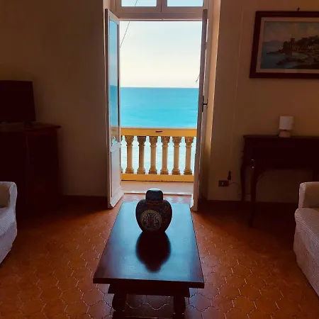 Villa Fronte Mare